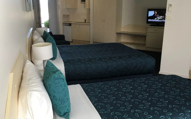 Tuckerbox Motor Inn