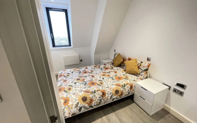 Stunning 1-bed Deluxe Apartment in Slough