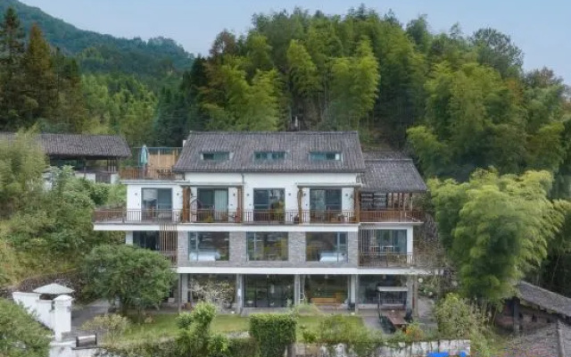 Longquan Moshangguiren Homestay (Baoxi Scenic Area)