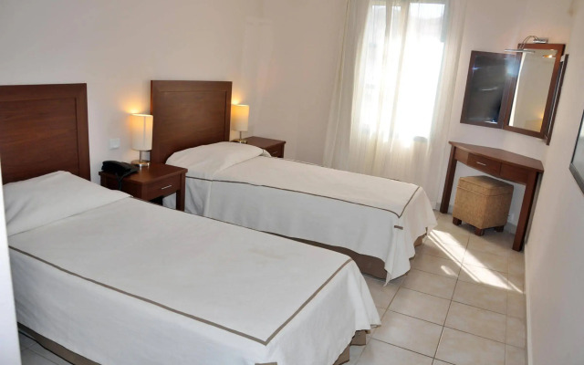 Отель Siesta Beach & Apart