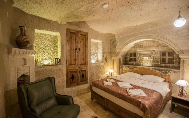 Charming Cave Hotel
