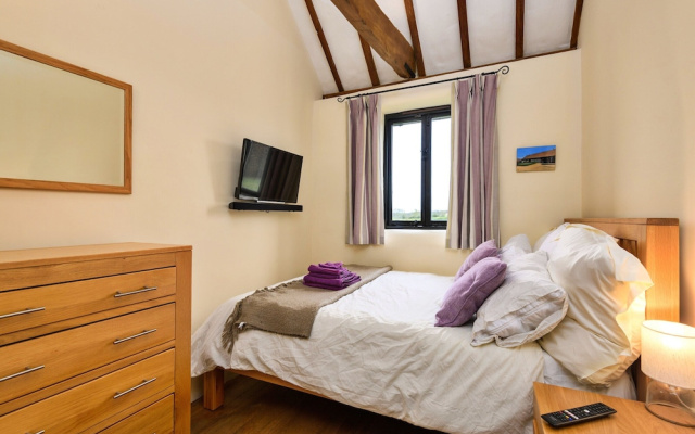 Holiday Home in Kent Near Scenic Parks