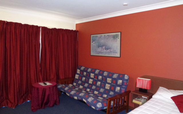 Parkway Motel