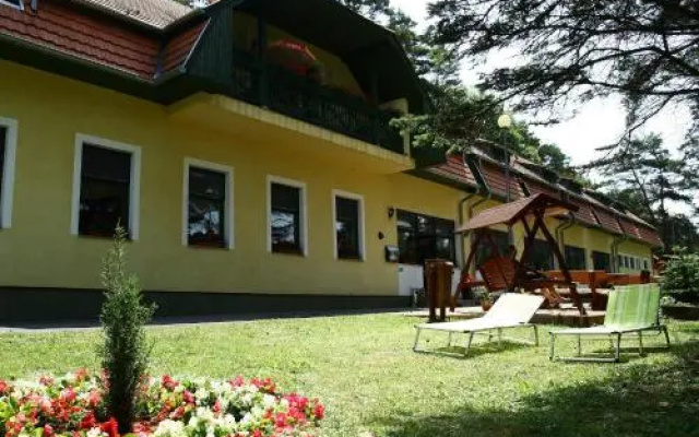 Apát Hotel és Étterem