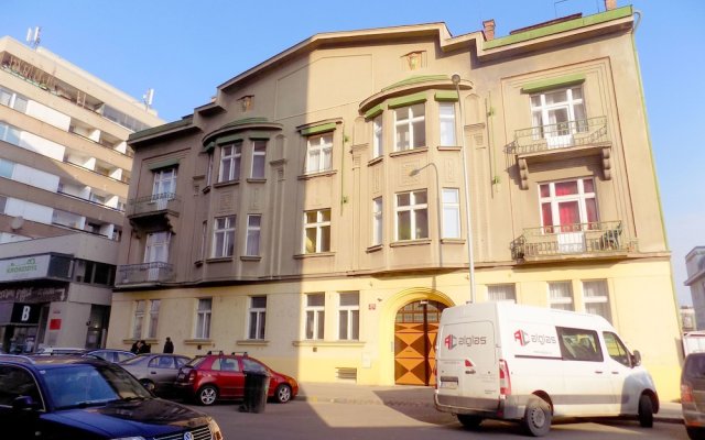 Happy Apartments for Friends in Prague, Czech Republic from 184$, photos, reviews - zenhotels.com hotel front