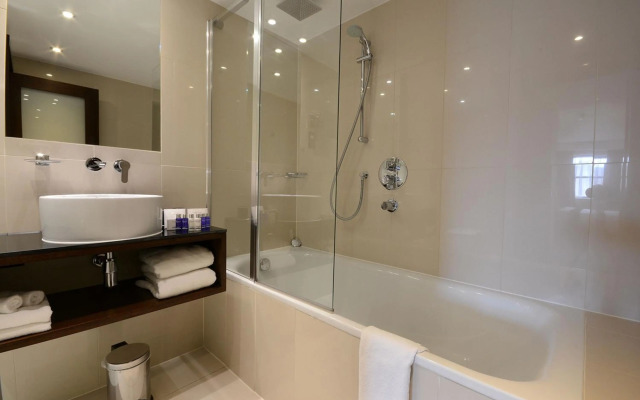 Отель The Cura Kensington