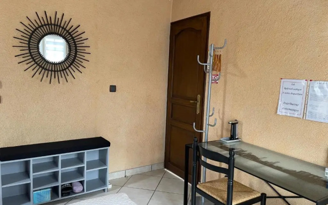 Studio Independant Chez L'habitant (Adults Only)