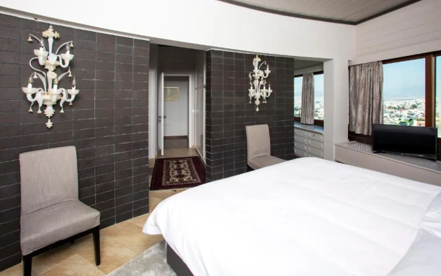 Exclusive apt with panoramic views! - ST8