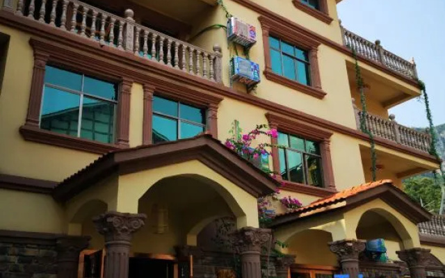 Qshan Gallery Hotel