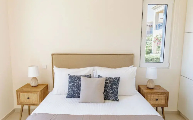 Phaedrus Living: Seaside Thalassa Cretan 102