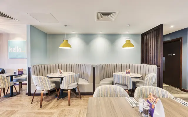 Отель Premier Inn Faversham