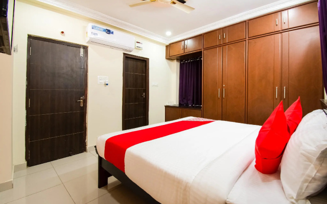 OYO 71081 Apple Guest Rooms