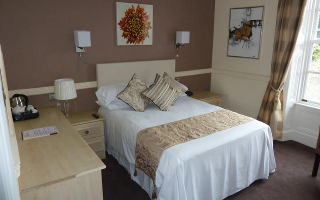 The Queen Hotel