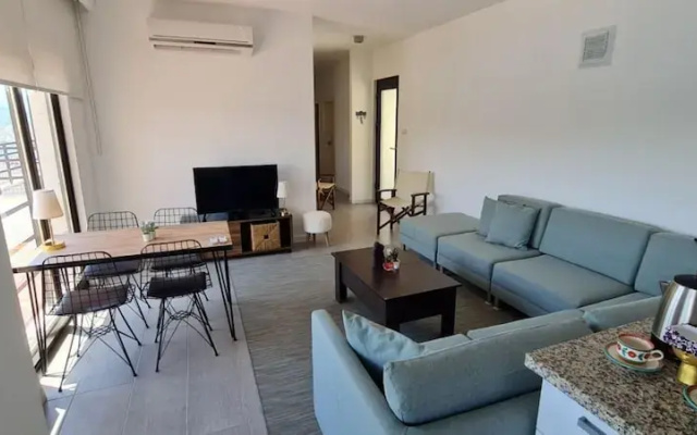 Amazing Flat w Shared Pool Near Beach in Milas