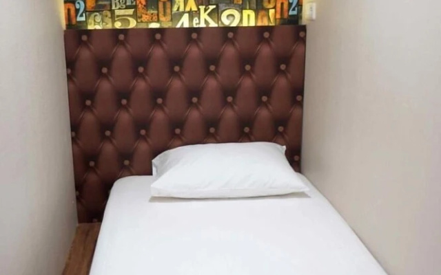 FixOn Capsule Hotel