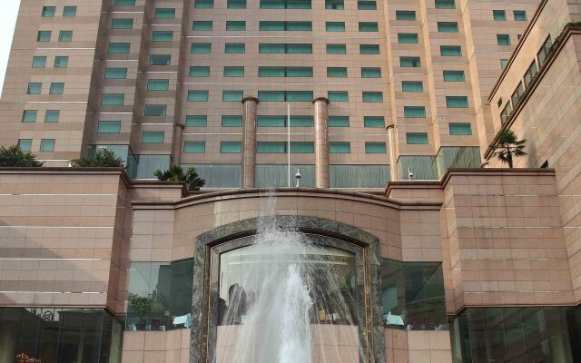 Отель Crowne Plaza Chengdu City Center вид на фасад