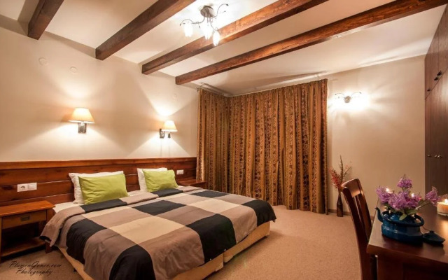 Everest Chalet