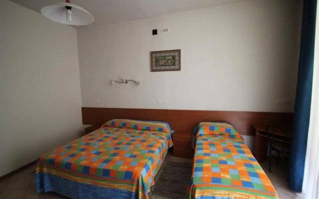 Scuole Bed and Car