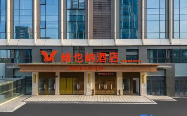 Vienna Hotel ( Haiyan Baolong Business Center Branch)