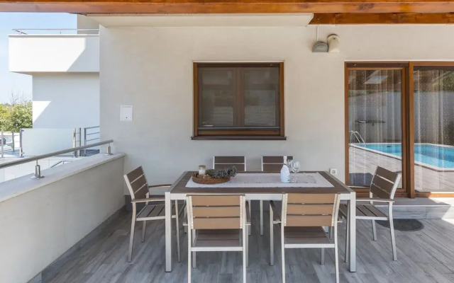 Apartment in Banjole Near Volme Beach