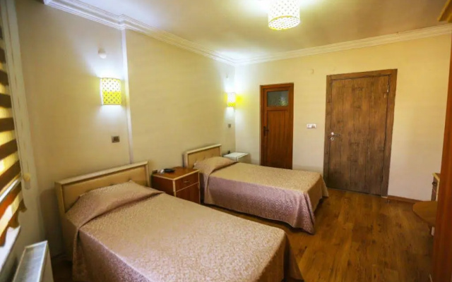 Zumrut Hotel