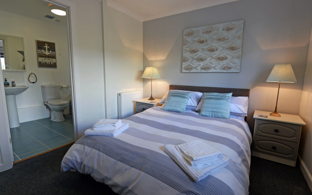 Valley Retreat - Peaceful Location Walk to Beach Parking
