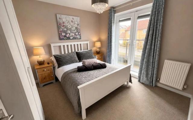 House Sleeps 12 With Wifi