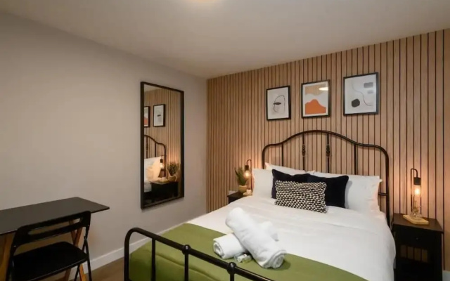 Benjamin Suite Modern 3BR Apartment