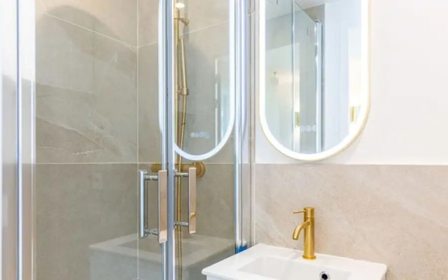 Lavie Maison Equipped Studio Chartrons