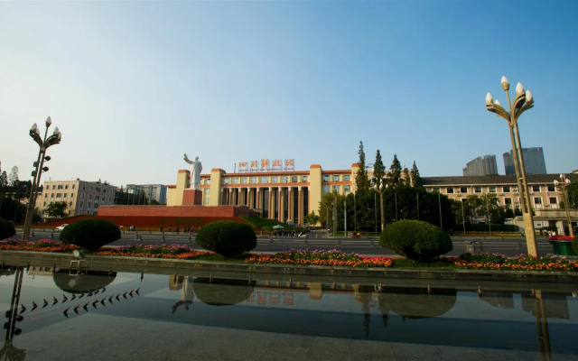 Super 8 Hotel Dujiangyan Passenger Transporation Center