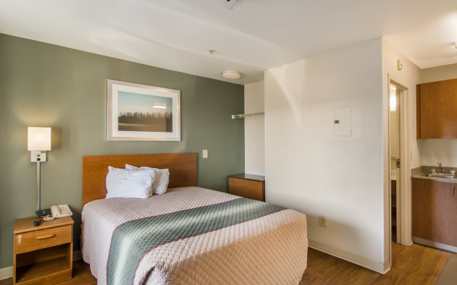 HomeTowne Studios By Red Roof Denver - Airport/ Aurora