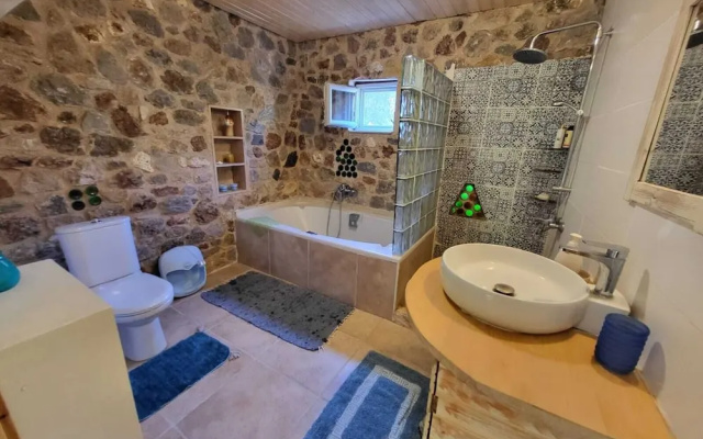 Eco-friendly Villa - Hot Tub, Forest & Sea Access