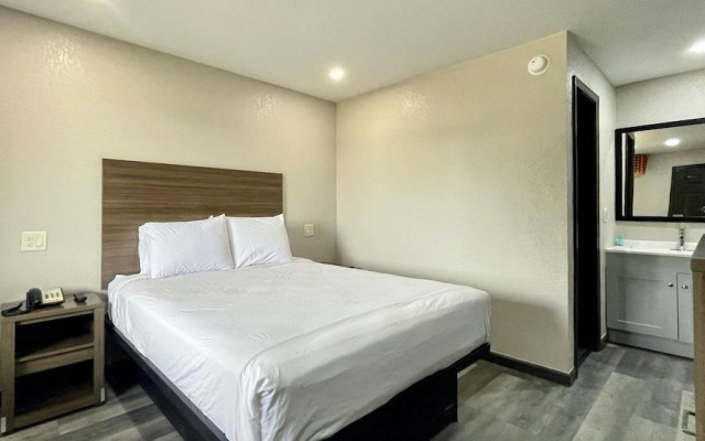 Days Inn By Wyndham Bloomington