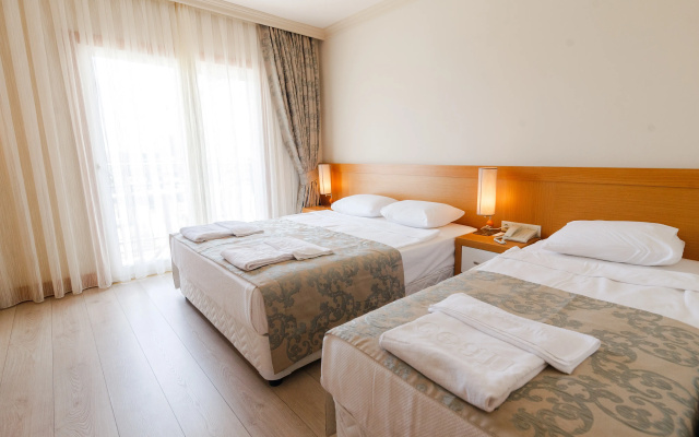 Отель L'Oceanica Beach Resort All Inclusive