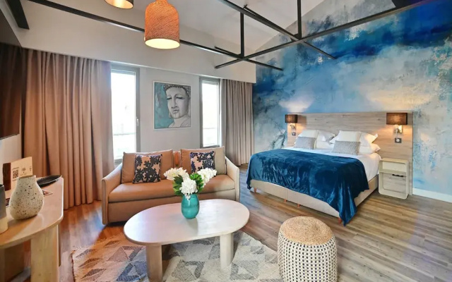 Walnut Bistro & Suites