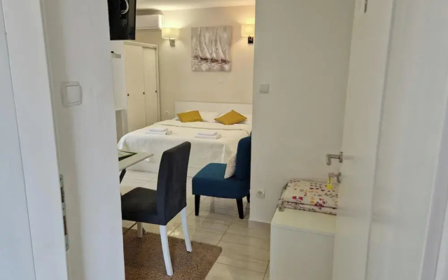 Apartmani Studio Sleeps 2 -parking -private Garden