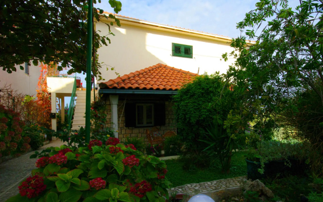 Ita 1 - With Nice Garden - A1 Ita