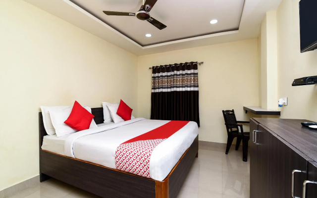 OYO 28367 Akshaya Grand