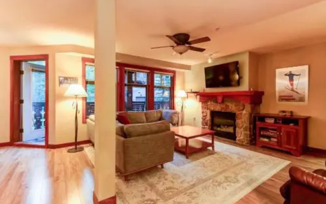 Eagle Springs East 207: Resting Moose Suite