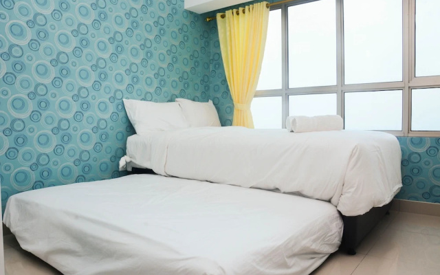 Cozy with City View @ Studio Springlake Bekasi Apartment By Travelio