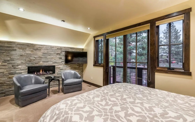 4BR Luxury Truckee Home by RedAwning