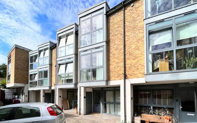 The Islington Place Stunning 2bdr House