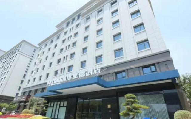 Kyriad Hotel (Yangzhou Slender West Lake Wugang Wanda Plaza)
