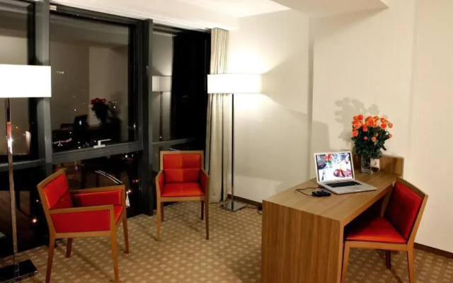 Central Plaza Hotel