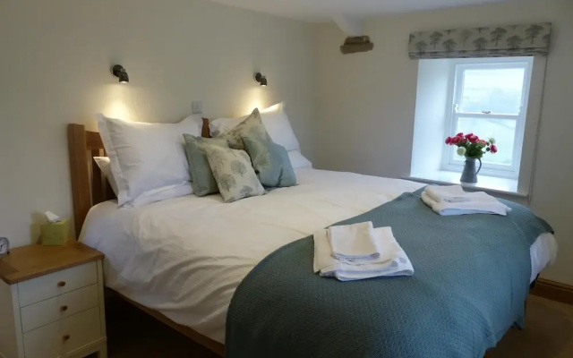 Stunningviews-privacy-hiking-sleeps8-wifi