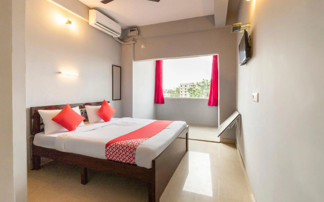 OYO 49228 Gold Inn Grey