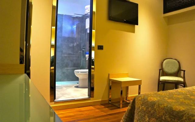 Hotel 77