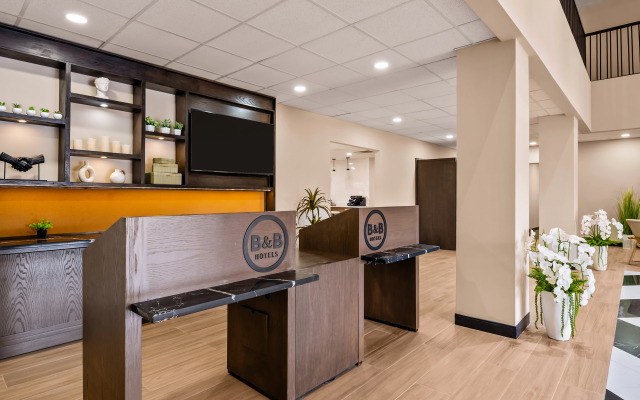 B&B HOTEL Jacksonville Airport – Newly Renovated!