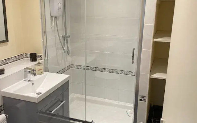 River Courtyard Ground Floor Apt 2BR Parking St Neots Town Centre