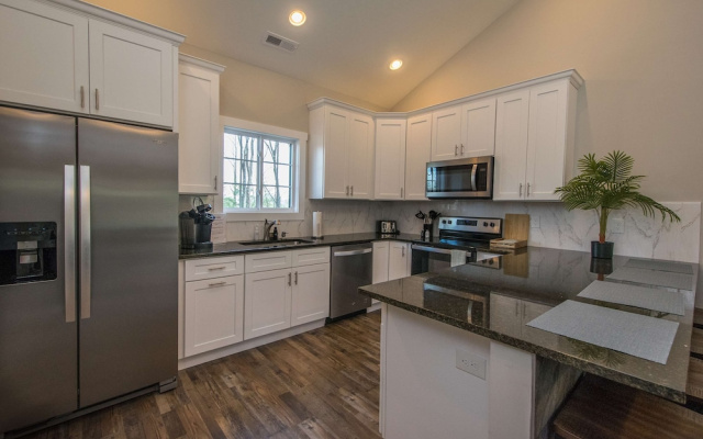 Hendersonville Duplex Sleeps 8 Free Tix